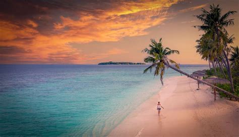 Maldives Beach Sunset - online puzzle