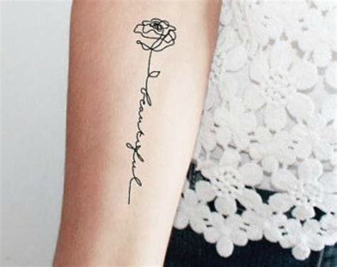 40 Minimalist One-Word Tattoo Ideas That Are Beautiful On Everyone | Tatuaje de uñas, Tatuaje ...