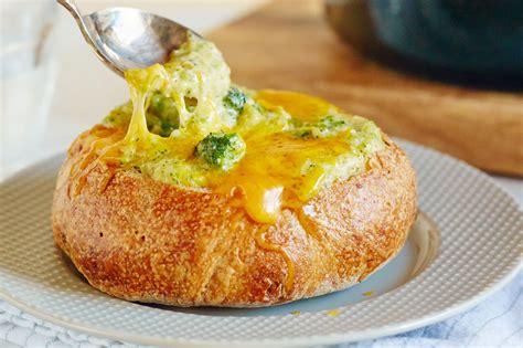 PANERA BREAD RECIPES: Cheesy Broccoli Soup in a Panera Bread Bowl