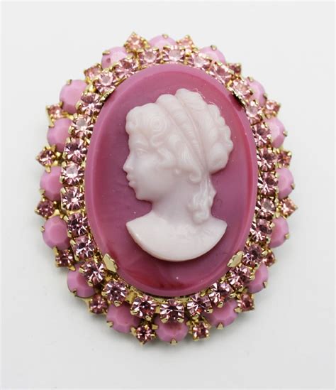 Vintage Juliana Brooch Pink Cameo