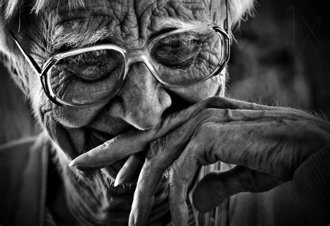 30 Photographs Showcasing Age -DesignBump