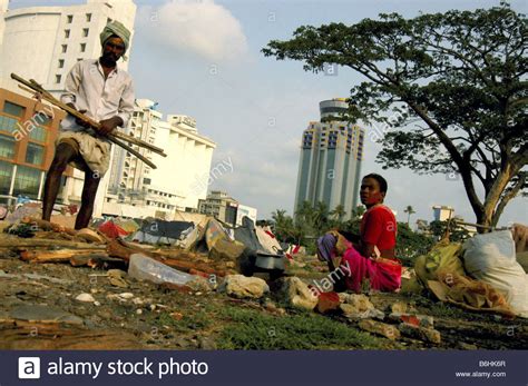 SLUMS BEHIND HIGHRISE BUILDINGS IN ERNAKULAM, KERALA Stock Photo ...