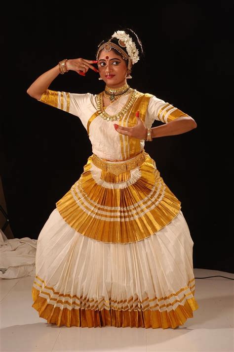 Mohiniyattam | Dance images, Indian classical dancer, Indian classical ...