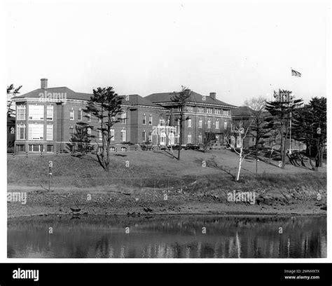 Naval Hospital Portsmouth, New Hampshire. Main hospital ca. 1950s Stock Photo - Alamy