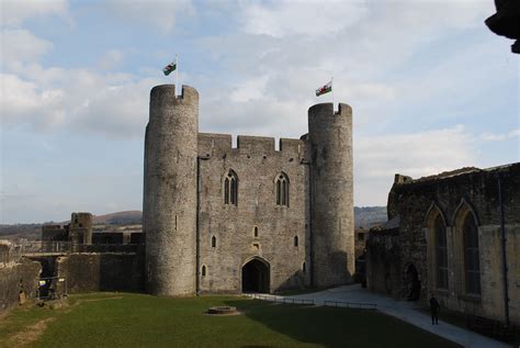 Caerphilly Castle Courtyard and Keep. Medieval architecture. | Castle, Landmarks, Medieval