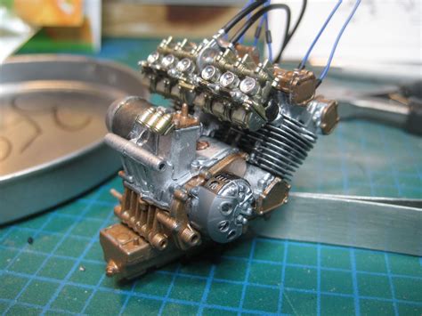 24th-scale: Honda RC166: Engine and frame