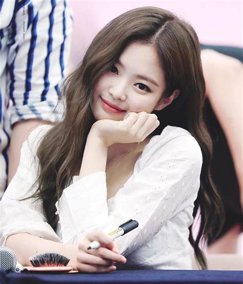 22 Pictures Of BLACKPINK's Jennie That Show Just How Big And Beautiful Her Eyes Are - Koreaboo