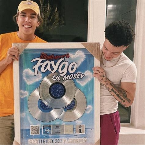 Who's twerking in Blueberry Faygo music video : LilMosey