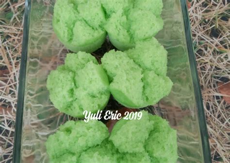 Resep Kue Mangkok Pandan dn Strawberry oleh Yuli Eric - Cookpad