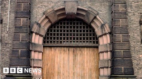 Inside Wandsworth Prison: Trashed cells, hooch and legal highs - BBC News