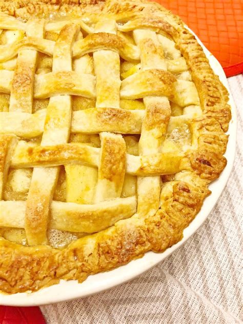 Homemade Lattice Apple Pie Recipe - momhomeguide.com