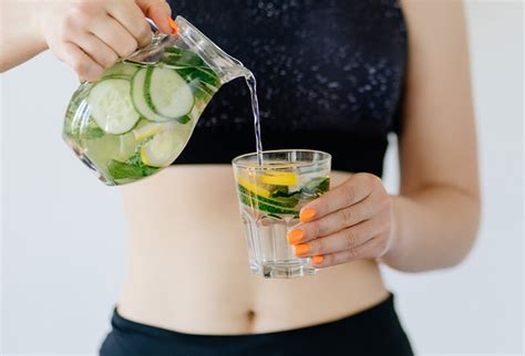 Detox Water to Lose Belly Fat: 7 Best Recipes