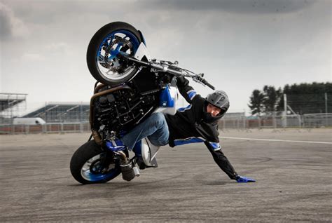 Stunting: A New Combination of Epic Motorcycle Skills and Stunt Riding - Industry Tap