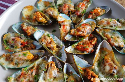 Cheesy Garlic Mussels | I Heart Recipes