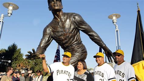 MLB Hall of Fame History: Roberto Clemente First Hispanic Player Inducted | FOX Sports