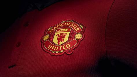 Download Premier League Manchester United Emblem Wallpaper | Wallpapers.com