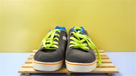 11 Ways to Freshen Smelly Shoes - wikiHow