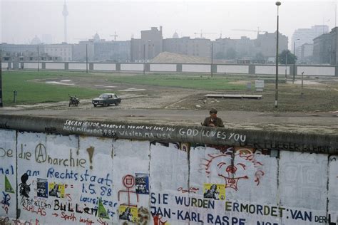 The Berlin Wall Pictures - The Fall Of The Berlin Wall In Photos An Accident Of History That ...