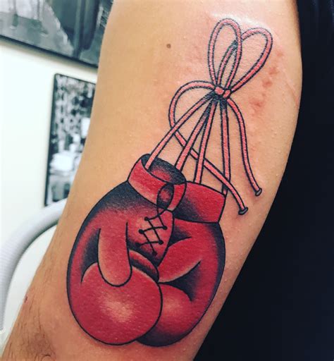 Top 71+ traditional boxing gloves tattoo best - in.cdgdbentre