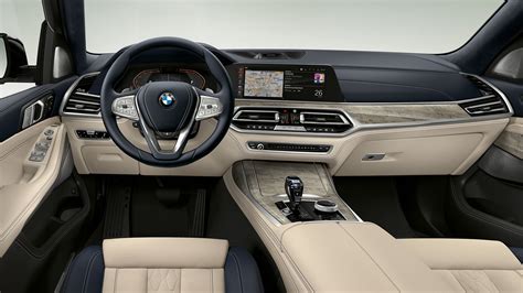 BMW X7: information and details