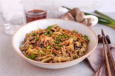 Simple Mushroom Stir Fry Noodles | Street Smart Nutrition