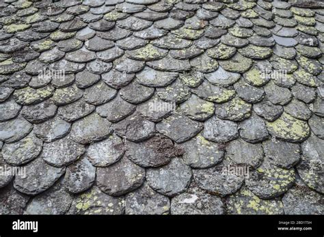 Rustic slate roof texture hi-res stock photography and images - Alamy