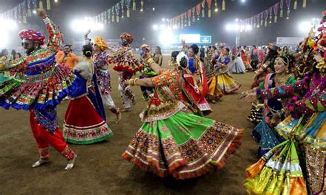 List of 11 Traditional Folk Dances of Gujarat with Photos