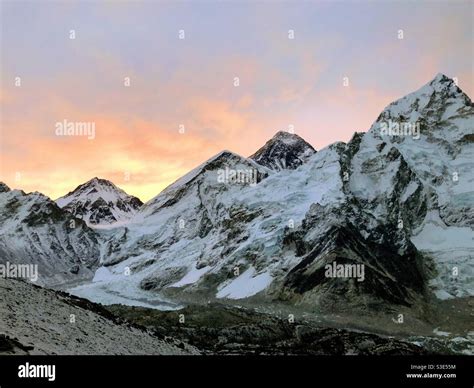 Mt. Everest Sunrise Stock Photo - Alamy