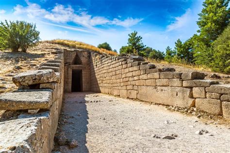 Cyclopean Walls in Mycenae, Greece | Greeka