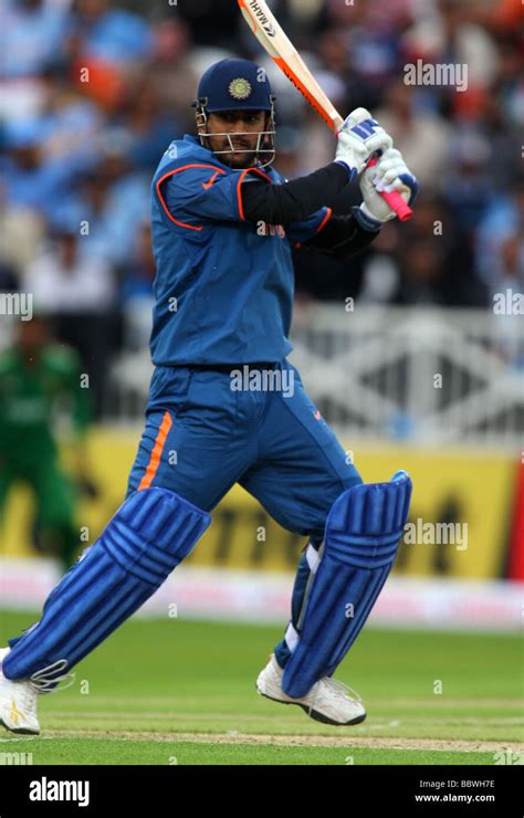 Mahendra singh dhoni batting india hi-res stock photography and images - Alamy