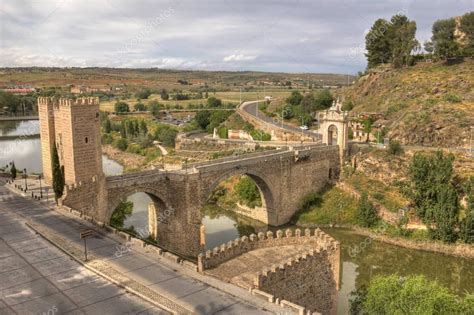 Alcantara Bridge in Toledo, Spain — Stock Photo © JanKranendonk #168864950