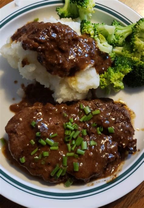 Family Favorite Swiss Steak With Tomato Gravy • Delish Club