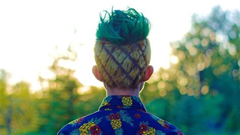 Pineapple Hairstyle Guy Is Taking Over The Internet (And We Love It) | HuffPost UK Style