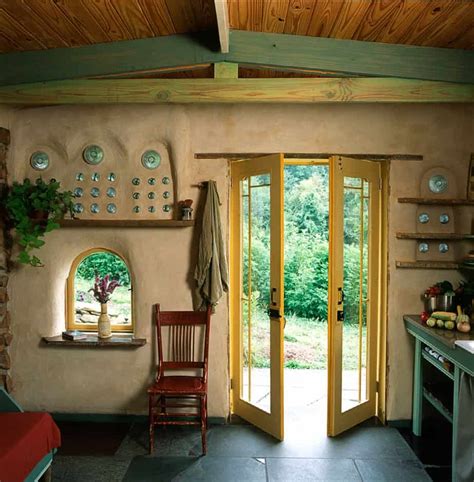 Vegans Living Off the Land: Inside beautiful Cob houses (interiors)