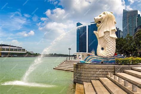 Premium Photo | The Merlion fountain statue