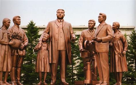 Kim Il Sung Statue - Pyongyang