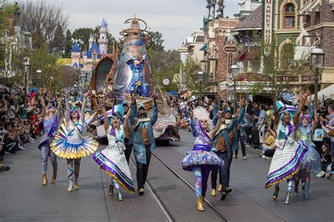 Disneyland's new parade: Two years of planning and rehearsals. - Los ...