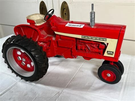 Farmall 806 Toy Tractor 1997 Collectors Edition Auction