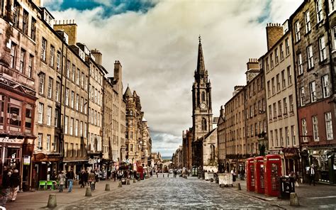 Royal Mile, Edinburgh, Scotland - Traveldigg.com