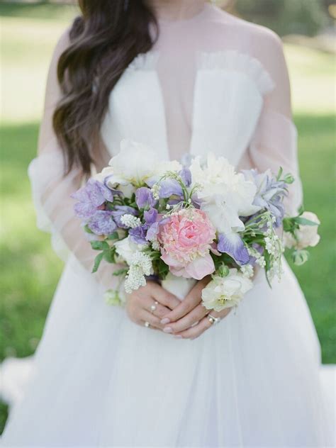 A Guide to Purple Wedding Bouquets, Purple Flower Types & More