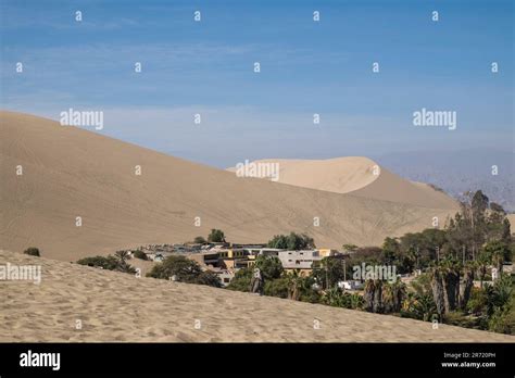 Peru. Huacachina oasis Stock Photo - Alamy