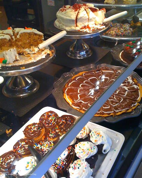 Mmmmm Dessert! | Dessert at Golden Corral. Looks good... yet… | Flickr