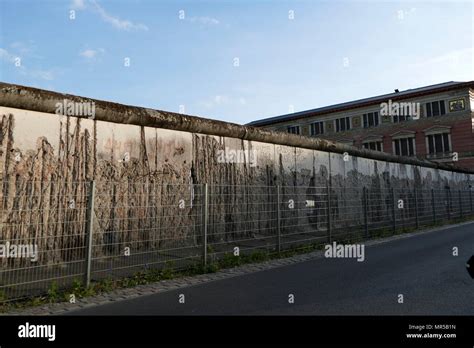 Demolition_of_the_berlin_wall hi-res stock photography and images - Alamy