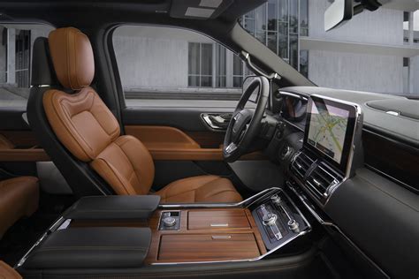 Inside Fall's Best Luxury SUVs: The 2020 Lincoln Navigator