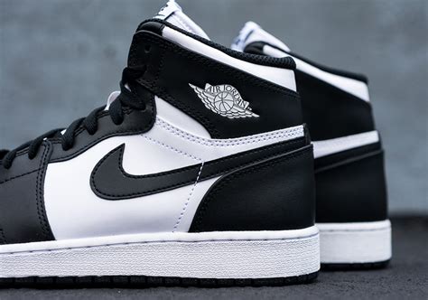 Air Jordan 1 Retro High OG GS "Black/White" - SneakerNews.com