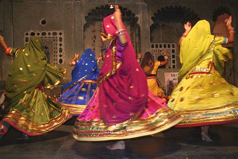 Ghoomar: A Traditional Bhil Tribe Folk Dance | Utsavpedia