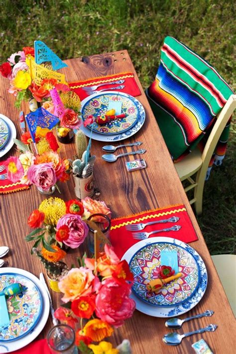 Chic Mexican Inspired Tablescapes for Your Fiesta | Mexican party theme ...