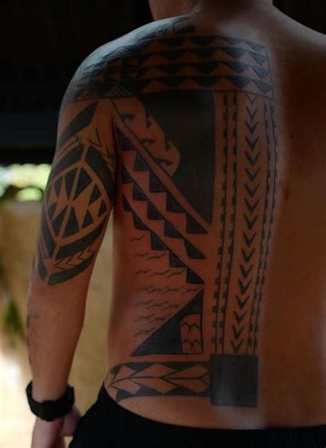 Kākau: The History and Meaning of Hawaiian Tribal Tattoos