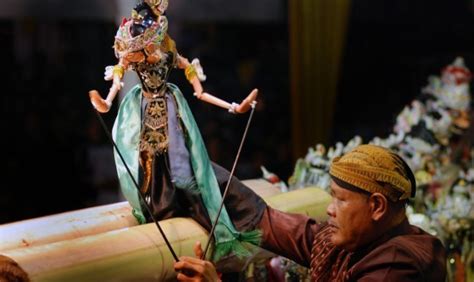 Wayang golek : The Amazing Puppet art show from Indonesia - Trevindos