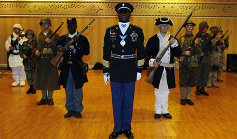 US Army uniforms throughout the ages : history